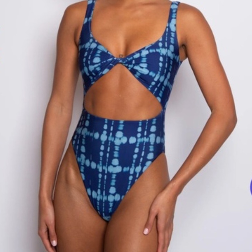 Skatie swim, never worn, size medium. Tags and protector still in place
